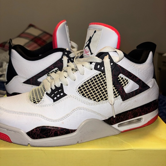 2019 Air Jordan 4 Retro 'Pale Citron' - Picture 1 of 3